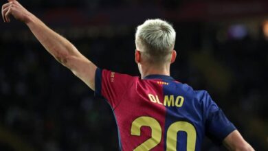 أرسنال يستعد لضم داني أولمو في صفقة مجانية وسط أزمة تسجيله مع برشلونة