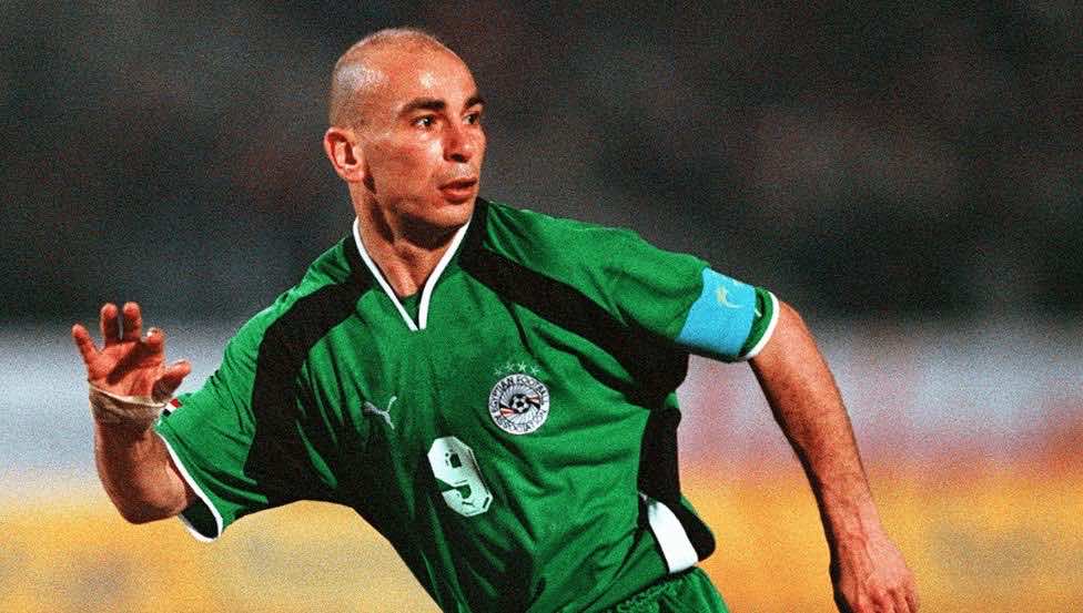 حسام حسن قائد منتخب مصر أمام المغرب في تصفيات مونديال 2002 (صور: Getty)