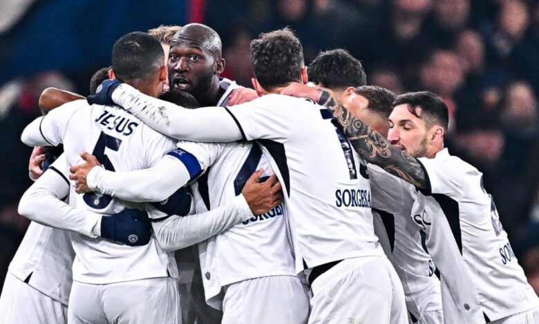 نابولي يحسم مواجهة جنوى بثنائية مبكرة ويحرم فييرا من الفوز الأول في ماراتسي