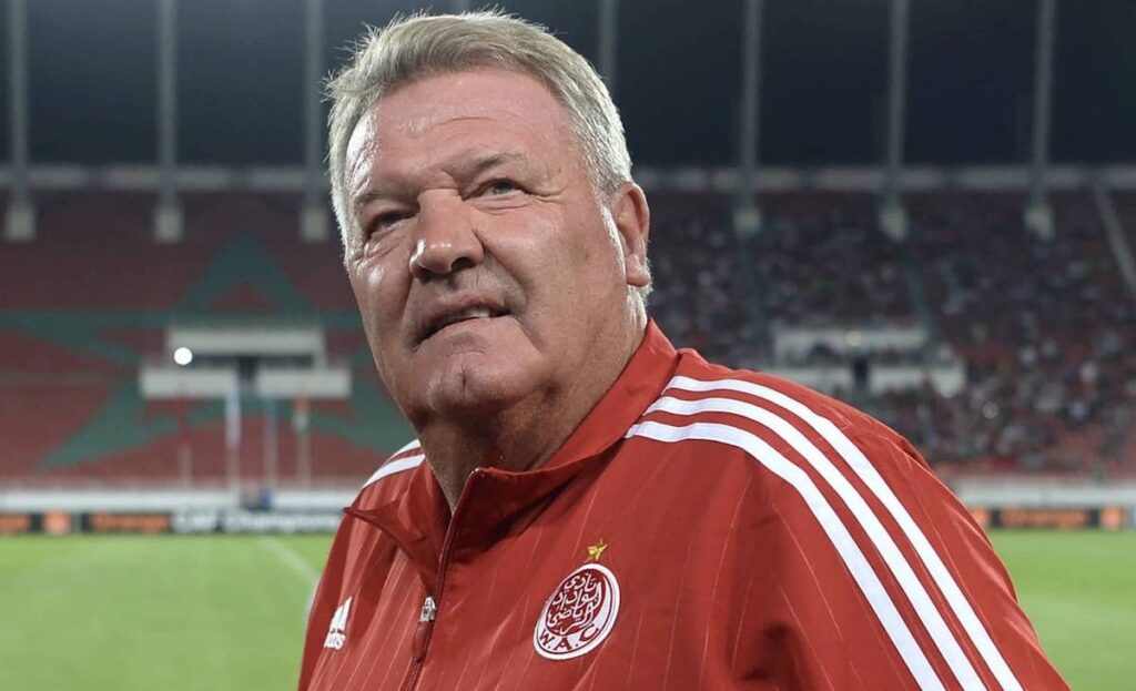 جون توشاك خلال فترة تدريبه نادي الوداد المغربي 2014-2016